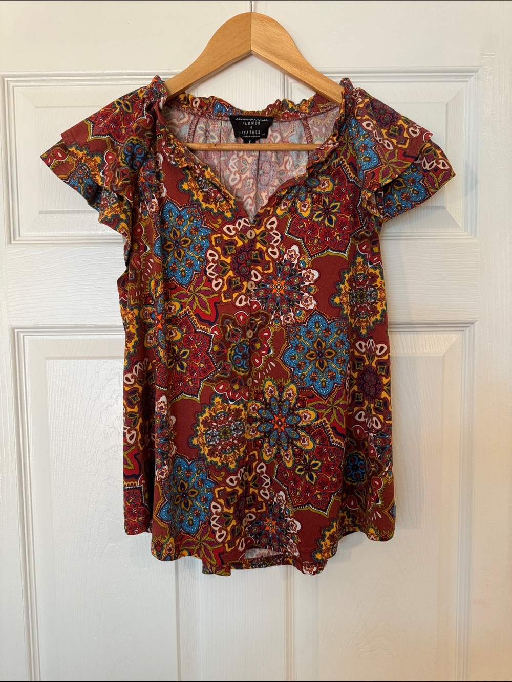 Flower and Feather Women’s Floral Medallion Ruffle Sleeve Top size Small